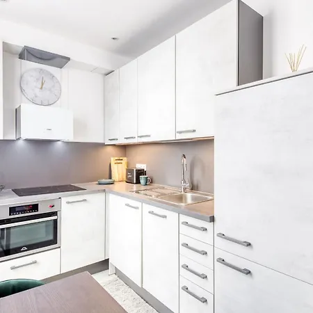 Bright Near Gare De Lyon * Paryż